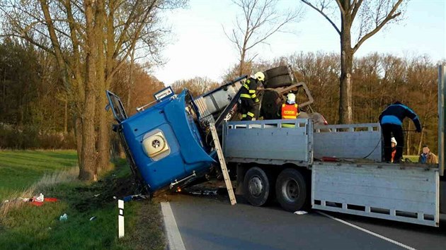 idii kamion nezvldli vleen na tyi.