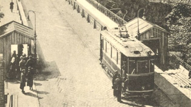 Snmek ukazuje jednu z hraninch kontrol tramvaje mezi eskou a polskou st Tna.