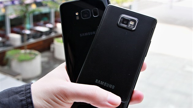Samsung Galaxy S II a Samsung Galaxy S8