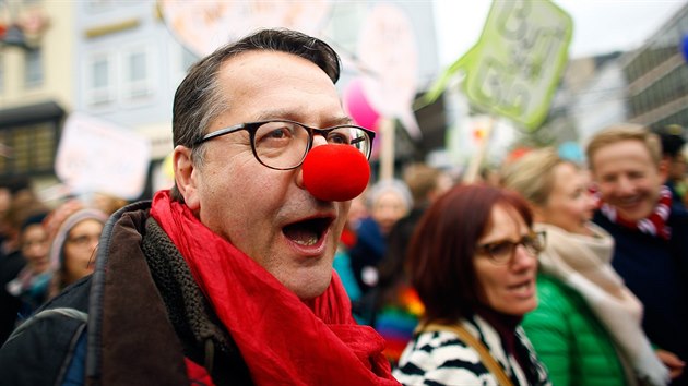 Sjezd pravicov, populistick a protiimigran strany Alternativa pro Nmecko provzely protesty odprc strany (22. dubna 2017)