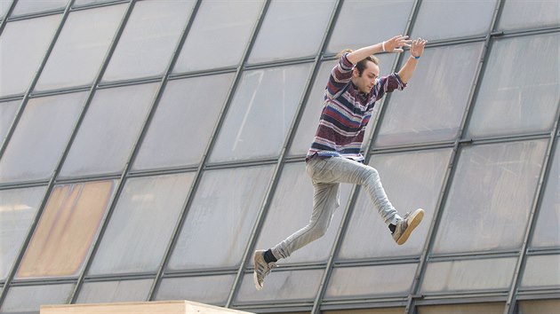 Vyznavai parkouru se seli v Liberci, kde pedvedli triky, nad nimi zstval rozum stt (29. dubna 2017)