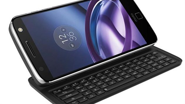 Nadenci vyrobili pro smartphone Moto Z modul s qwerty klvesnic.