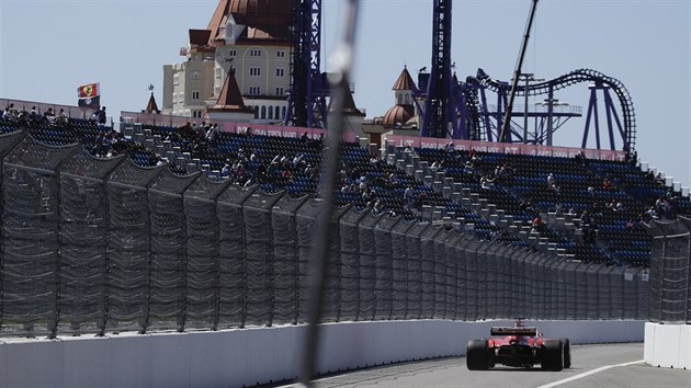 Sebastian Vettel pi trninku na Velkou cenu Ruska formule 1 v Soi.