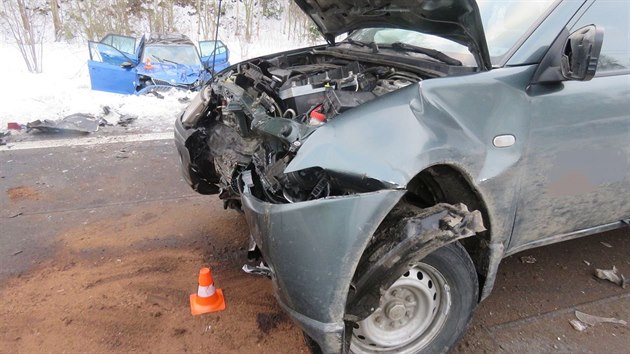 V Novch Heminovech si snh na silnicch vydal tak dopravn nehodu, pi kter zemela jedna spolujezdkyn.