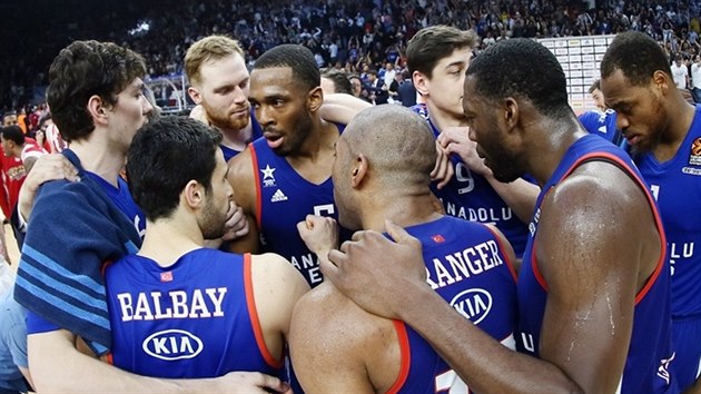 Basketbalist Anadolu Efes Istanbul slav vhru nad Olympiakosem Pireus.