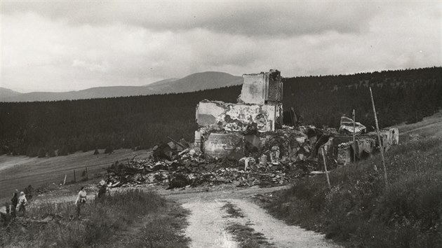 Zbytky Klnov boudy po poru v roce 1970.