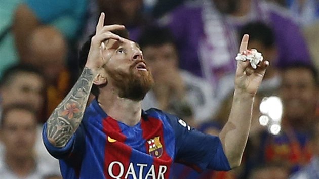 GLOV OSLAVA. tonk Barcelony Lionel Messi se raduje z branky do st Realu Madrid.