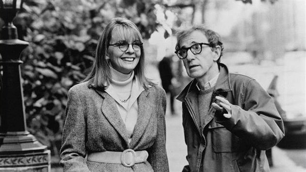 Diane Keatonov a Woody Allen ve filmu Tajemn vrada na Manhattanu (1993)