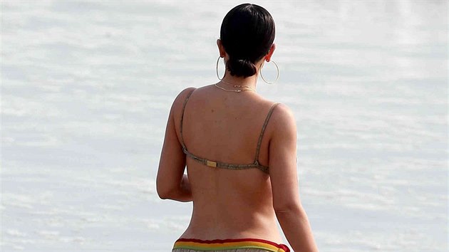 Kim Kardashianov na dovolen v Mexiku ukzala celulitidu (23. dubna 2017).