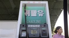 Ceny na benzinových pumpách v Pchjongjangu stoupají (27. dubna 2017) Ceny na benzinových pumpách v Pchjongjangu stoupají (27. dubna 2017)