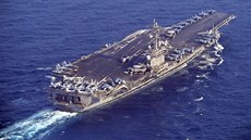Americká letadlová loď USS Carl Vinson nedaleko Japonska (29. dubna 2017) Americká letadlová loď USS Carl Vinson nedaleko Japonska (29. dubna 2017)