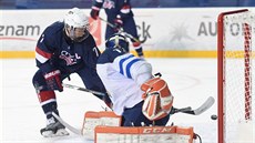 Mistrovství světa do 18 let. Braeden Tkachuk z USA a finský brankář Ukko-Pekka... Mistrovství světa do 18 let. Braeden Tkachuk z USA a finský brankář Ukko-Pekka...