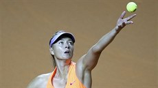 NÁVRAT. Maria Šarapovová podává v utkání s Robertou Vinciovou. NÁVRAT. Maria Šarapovová podává v utkání s Robertou Vinciovou.