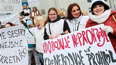 Zdravotní sestry a další zástupci středního zdravotnického personálu z... Zdravotní sestry a další zástupci středního zdravotnického personálu z...
