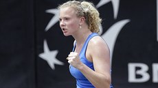 eská tenistka Kateina Siniaková slaví vítzství v semifinále Fed Cupu proti...