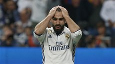 Zdrcený Dani Carvajal z Realu Madrid po rozhodujícím gólu Barcelony v poslední...