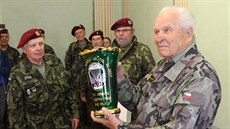 Veteráni 1. výsadkové roty poděkovali svému bývalému veliteli Antonínu... Veteráni 1. výsadkové roty poděkovali svému bývalému veliteli Antonínu...