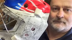 Bohumil Korál s maskou brankáe Pavla Francouze pro hokejové mistrovství svta...