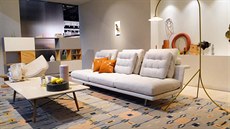 V expozici Vitra byl největší zájem věnovaný novince, pohovce Grand Sofà... V expozici Vitra byl největší zájem věnovaný novince, pohovce Grand Sofà...