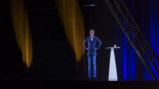 Francouzský kandidát na prezidenta Jean-Luc Mélenchon vystoupil jako hologram...