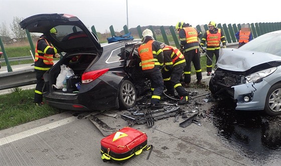 Pi nehod na dálnici D48 u Rychaltic na Frýdecko-Místecku se zranilo pt lidí...