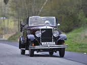 Letošní veteránské jízdy se zúčastnilo padesát historických vozidel a... Letošní veteránské jízdy se zúčastnilo padesát historických vozidel a...