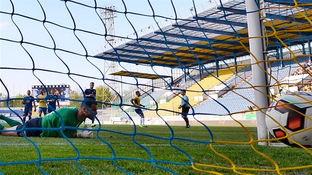 Teplick Martin Fillo pekonv z penalty Martina Daka, branke Slovcka.