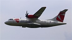 Tradiční letecký den v Plasech na Plzeňsku. Na snímku ATR 42 - dopravní letoun... Tradiční letecký den v Plasech na Plzeňsku. Na snímku ATR 42 - dopravní letoun...