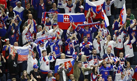 Sloventí fanouci oslavují výhru svých favorit nad Itálií.
