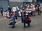 Ve Venezuele pokraují masové protesty proti prezidentovi Nicolási Madurovi (4....