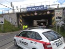 Maďarský kamion strhl krátce před 12 hodinou troleje. Tramvaje nejezdí na úseku nádraží Strašnice - nádraží Hostivař. Zavedena je náhradní doprava. Maďarský kamion strhl krátce před 12 hodinou troleje. Tramvaje nejezdí na úseku nádraží Strašnice - nádraží Hostivař. Zavedena je náhradní doprava.