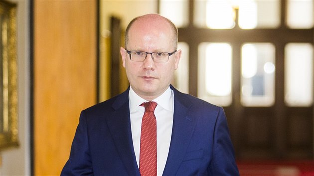 Premiér Bohuslav Sobotka přichází na středeční schůzi vlády ve Strakově... Premiér Bohuslav Sobotka přichází na středeční schůzi vlády ve Strakově...