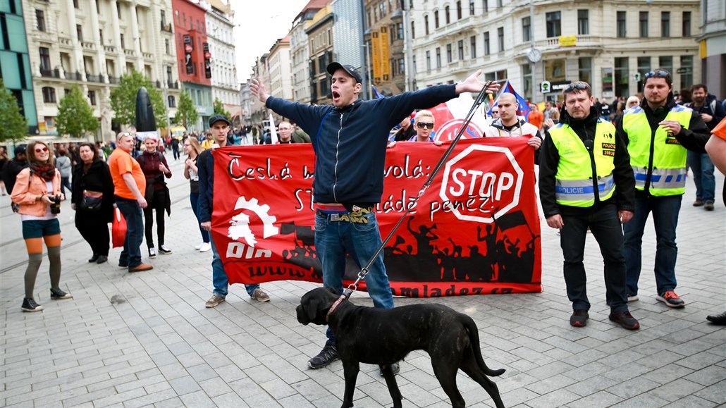 V Brně se sešli demonstranti a pochodovali městem. (1. května 2017) V Brně se sešli demonstranti a pochodovali městem. (1. května 2017)