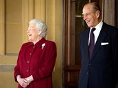 Britsk krlovna Albta II. a jej manel princ Philip (Windsor, 11. dubna...