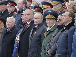 Ruský prezident Vladimir Putin pi vojenské pehlídce na Rudém námstí v Moskv...