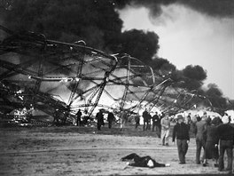Zkza Hindenburgu, jak ji zachytili fotografov 6. kvtna 1937