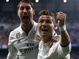 Cristiano Ronaldo z Realu Madrid slav svj gl v semifinle Ligy mistr proti...