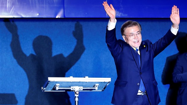 V pedasnch prezidentskch volbch v Jin Koreji zvtzil Mun e-in. (9. kvtna 2017)