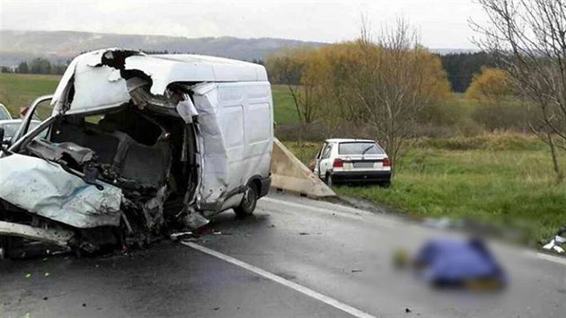 Nehodu t aut na obchvatu Velk Hlesebe nepeil jeden z idi.