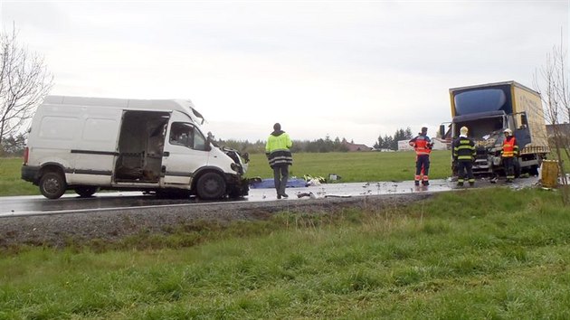 Nehodu t aut na obchvatu Velk Hlesebe nepeil jeden z idi.