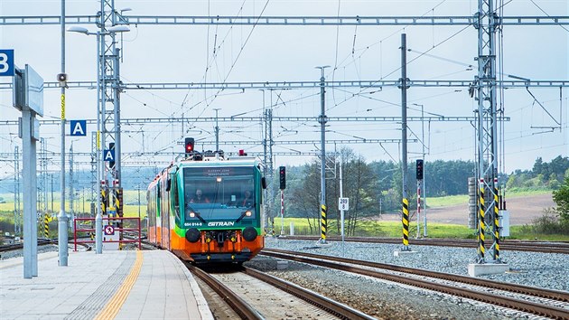 Zeleno-oranov soupravy spolenosti GW Train Regio zanou jezdit v Poumav (5. kvtna 2017).