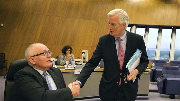 Hlavn vyjednava EU pro brexit  Michel Barnier pi stedenm pedstaven pln na vystoupen Velk Britnie z Unie (3. kvtna 2017)