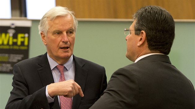 Hlavn vyjednava EU pro brexit  Michel Barnier pi stedenm pedstaven pln na vystoupen Velk Britnie z Unie (3. kvtna 2017)