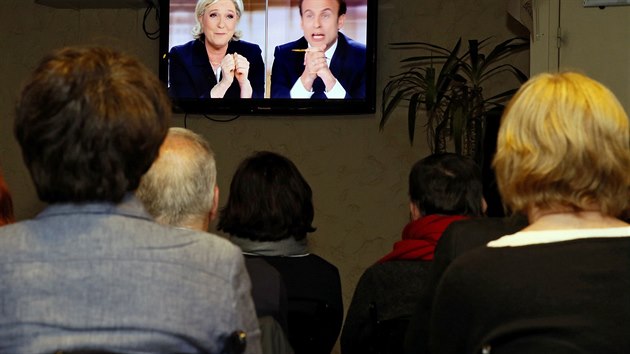 Macron a Le Penov se stetli v televizn debat (3. kvten 2017).