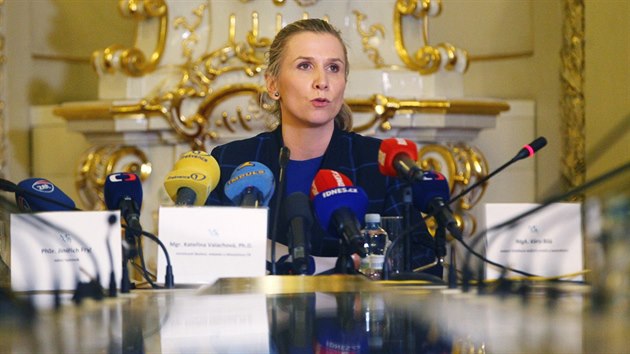 Ministryn kolstv Kateina Valachov na tiskov konferenci k aktuln situaci ohledn dotan kauzy v jejm resortu. (9. kvtna 2017)