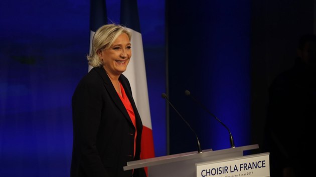 Marine Le Penov uznala volebn porku (7. kvtna 2017)