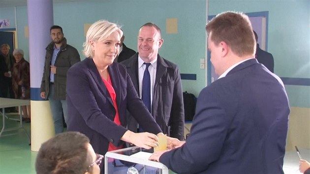 Le Penov odevzdv svj hlas ve volbch