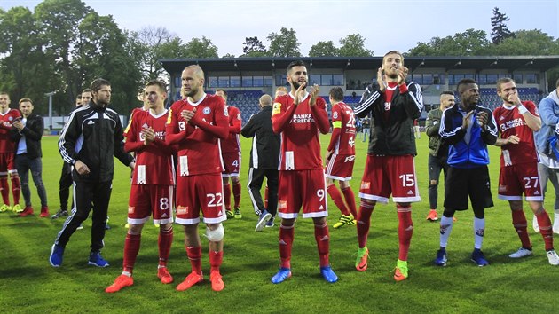 Fotbalist Olomouce se raduj po vhe ve Znojm, kterou ztvrdili nvrat do nejvy soute.