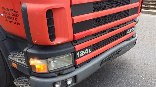 V Praze 6 se srazila pevozov sanitka s kamionem, nikdo nebyl zrann (2.5.2017)