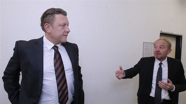 Zleva starosta Moldavy na Teplicku Jaroslav Pok a jeho obhjce Lubo Hendrych.